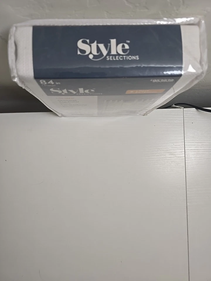 Panel superior con ojal Delmar filtrado de luz blanco 50x84 pulgadas 953939 Foto 3 de 3