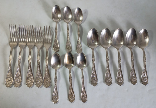 VTG Keystone Carnation 16pc Dinner Fork Teaspoon Tablespoon Silverplate Flatware