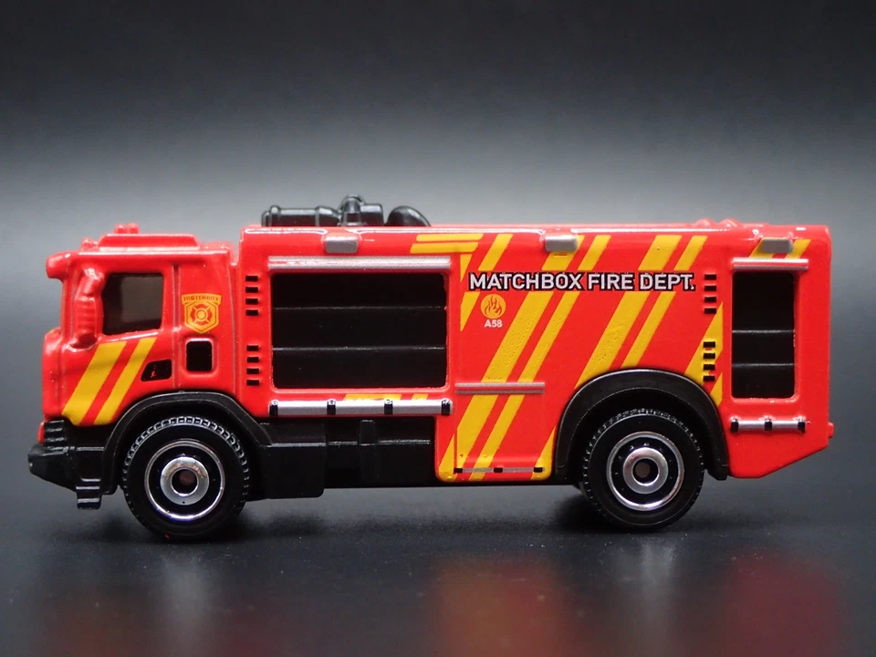 2016-2025 Scania P 360 FIRE TRUCK Rosso 1:64 MB Diorama Scala Modellino Auto - Immagine 2 di 4