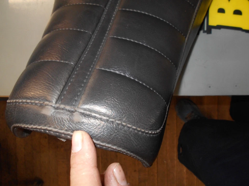 RSD 76902 Enzo Black Seat - Dyna '07-'17 - Imagem 3 de 4