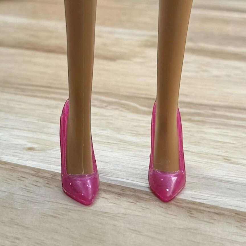 Barbie Muñeca Zapatos Mattel Tacones Altos Picos Rosa Translúcido Brillo Brillante Foto 2 de 4