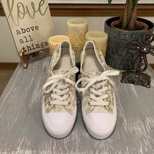 tan converse low tops