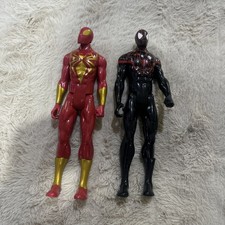 Kid Arachnid & Hasbro Spiderman Titan Hero 2014 negro/rojo y dorado/rojo