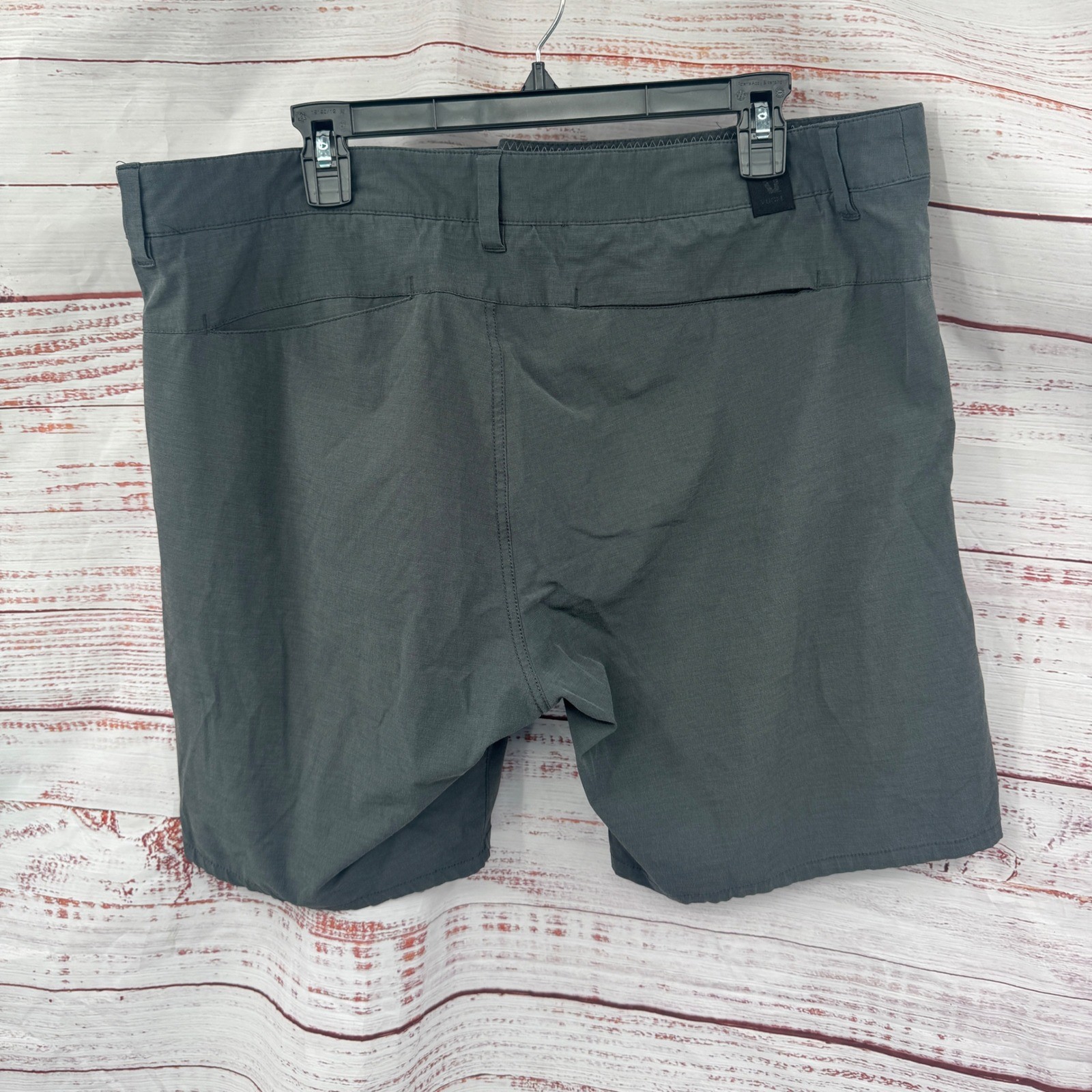 VUORI  Performance Shorts Mens Size 38 Dark Gray Quick Dry Zip Pocket Athletic