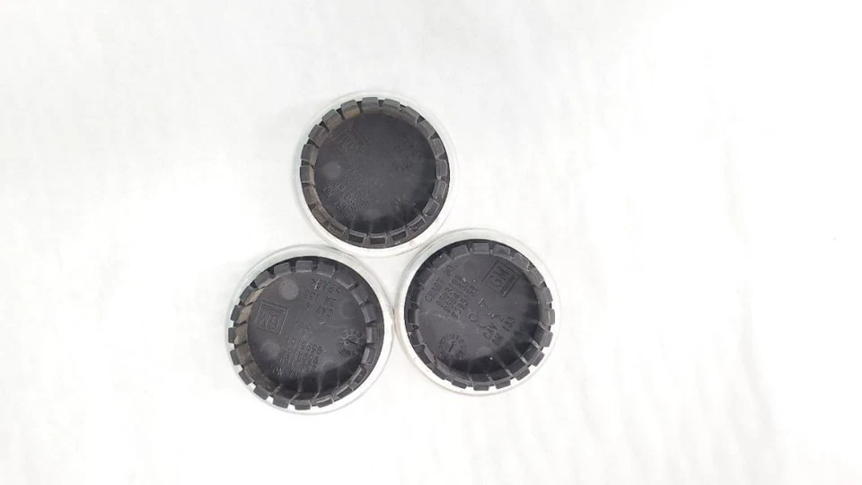 Rueda tapa central Three Saturn Sky 2008 OEM 881050 Foto 2 de 4