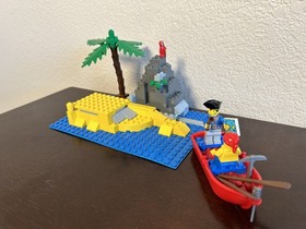 LEGO SET 6254 Pirates Rocky Reef  Complete with Instructions
