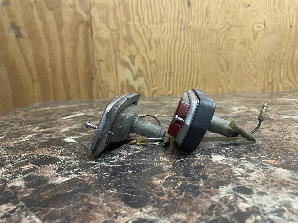 Par de luzes indicadoras laterais vermelhas Datsun OEM 240Z 260Z 280Z 1970-78 - Imagem 3 de 4