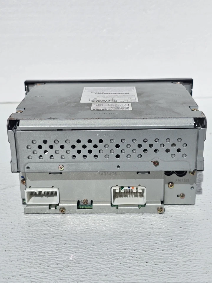 01-03 TOYOTA HIGHLANDER AM FM RECEPTOR CD Y CASETE 6 DISCOS 86120-4851 Foto 3 de 4