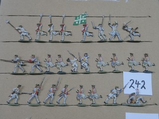 26 Figuren 7 jähriger Krieg Französische Infanterie im Kampf beidseits bemalt