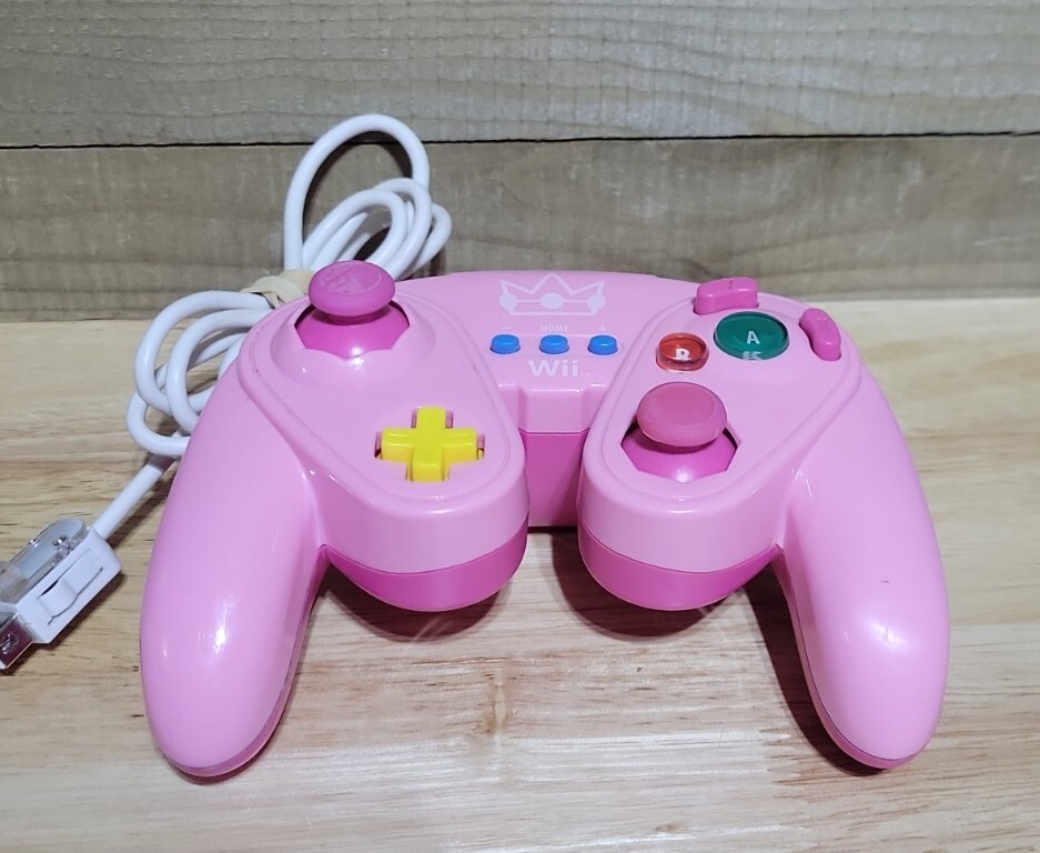 Nintendo Wii/Wii U Princess Peach wired fight pad controller
