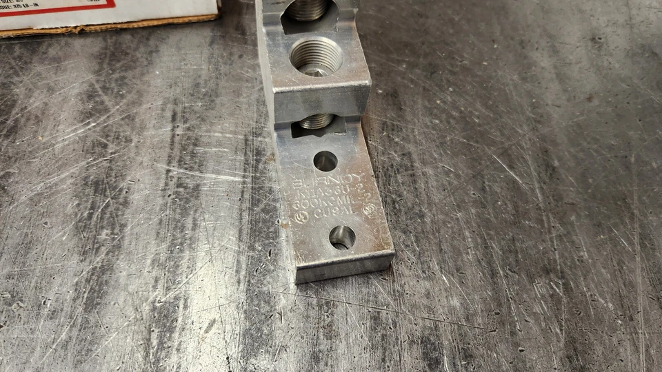 Burndy K11A36U-2 (2) 2 STR-600 Dual 3/8-Stud Aluminum Lug Terminal. NEW IN BOX - Image 3 of 4
