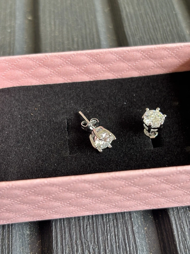 Pendientes de plata 925 de 2 quilates con pasador de diamantes cultivados en laboratorio regalo para mujer Foto 4 de 4