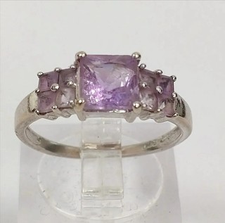 9ct 375 White Gold Ring Princess Cut Amythest Set Scarp Or Repair Only 2.44g