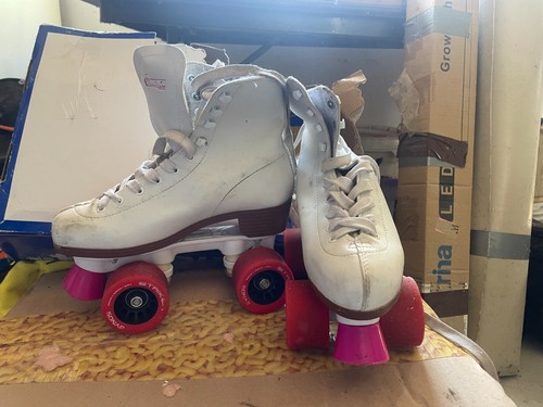 Chicago CRS400-06 Women's Roller Skates, Size 6 - Pink COMES WITH EXTRA WHEELS!