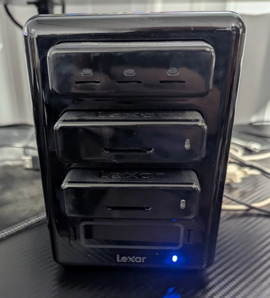 Lexar Professional Workflow HR1 Black Four-Bay USB 3.0 Reader Hub WITH 3 READERS - Image 2 of 4