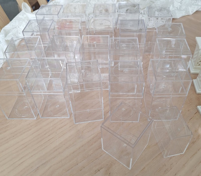 Assortment of 26 Clear Plastic Transparent Cubes with Lids + 6 small Pedestals