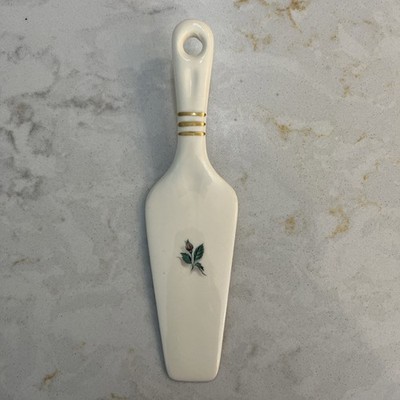 Small Ceramic Pie Server With Petite Floral Design, 9 