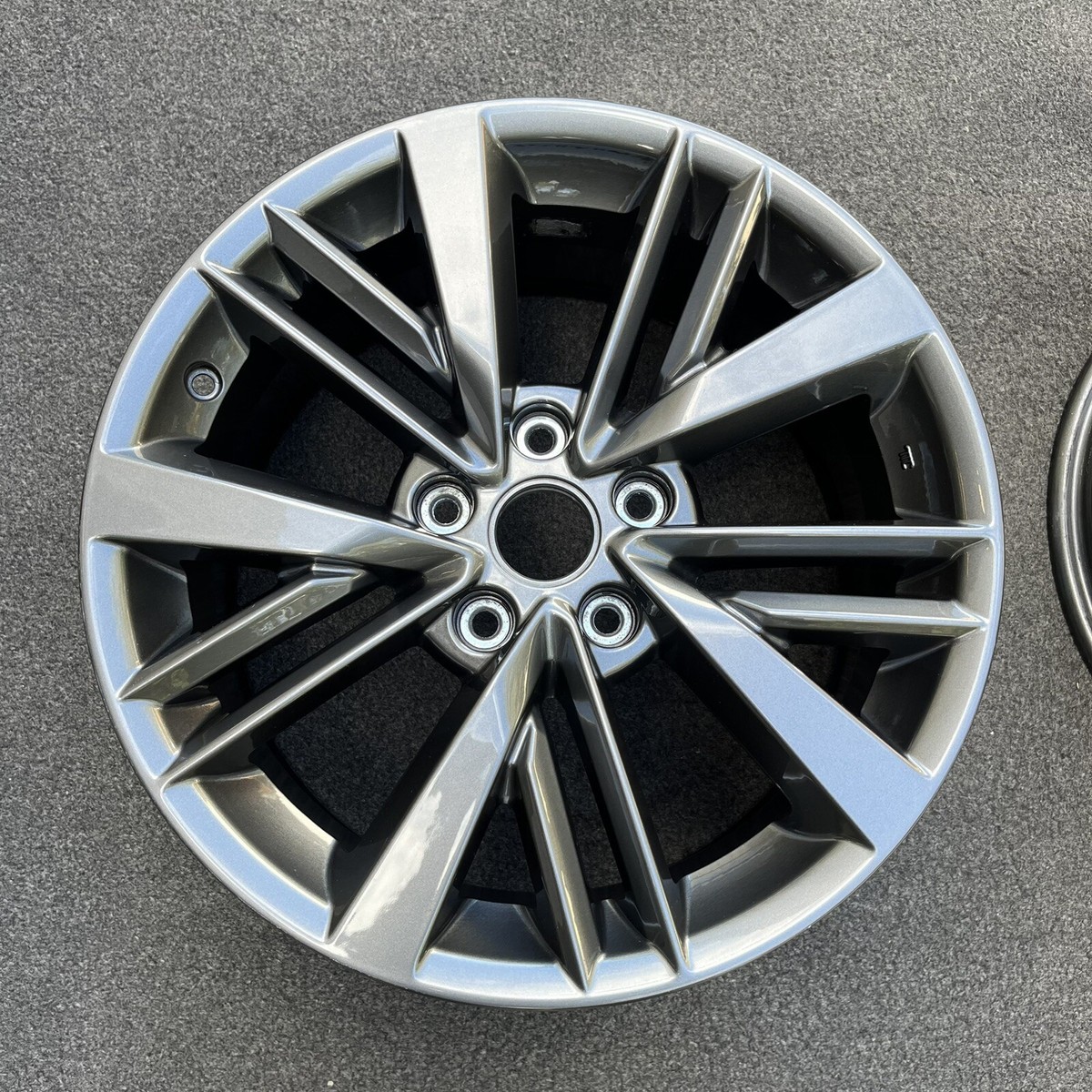 SINGLE 17 INCH WHEEL/RIM SUBARU WRX 2022-2024 OEM DARK GRAY 68895