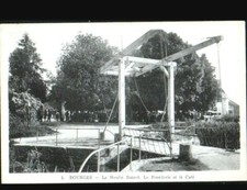 BOURGES (18) MOULIN BATARD / PONT-LEVIS & CAFE-RESTAURANT animé vers 1920