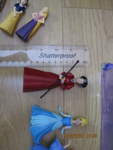 Disney Princess assortment with Scenery PosterMat to play on - 3" figurines x16 - Picture 14 of 18