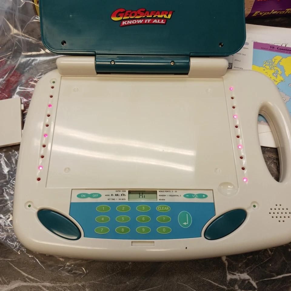 Vintage GeoSafari Know it All Learning Laptop WORKS - Image 2 of 4