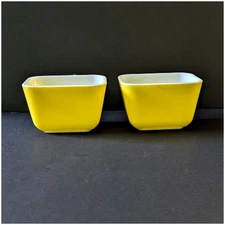 2 Pyrex 501 B Refrigerator Dish Set Primary Yellow, Excellent Condition Vintage
