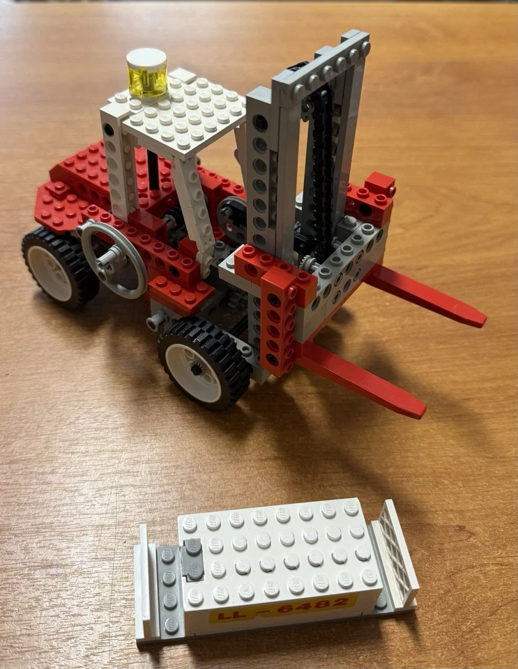 LEGO Technic 8835 Forklift, photo 3 sur 5
