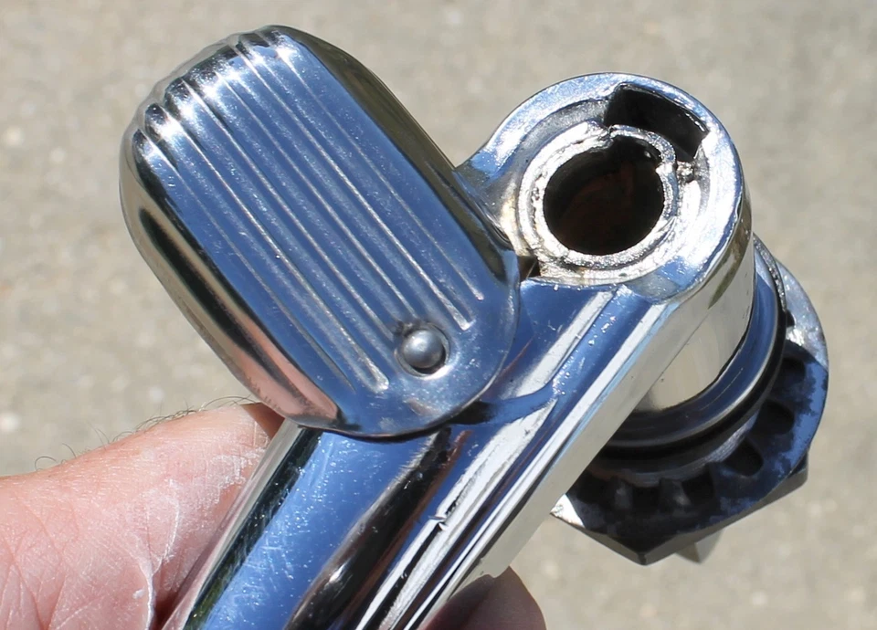 Ford Deluxe 11A7043511 1941-1948 mango de tapa de cubierta NOS Foto 2 de 4