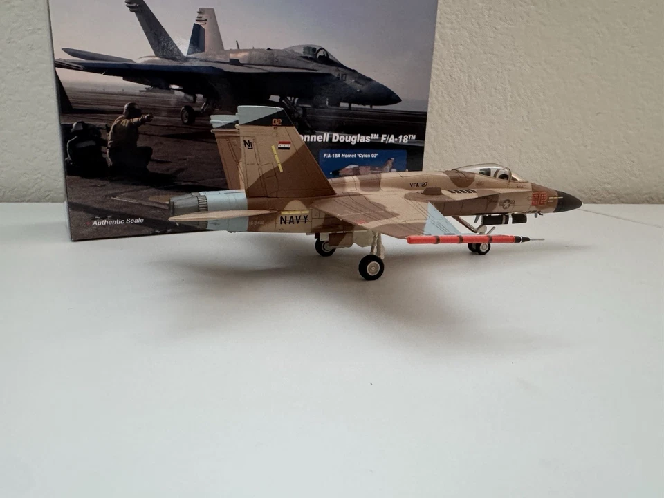Hobby Master 1/72 F/A-18A Hornet USN VFA-127 Cylons, Cylon 02 NAS Fallon HA3565 - Image 3 of 4