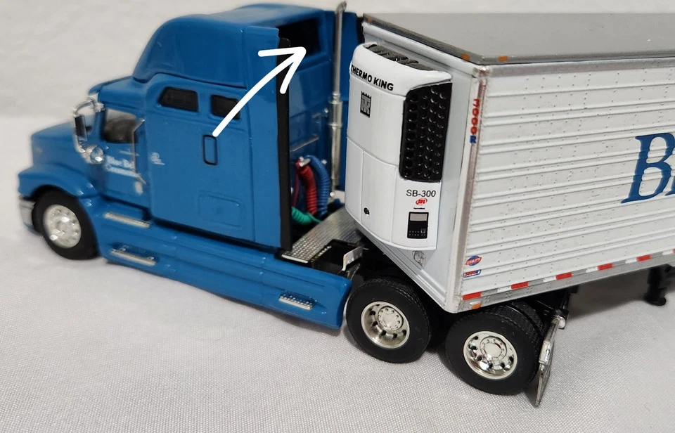 1/64 DCP Blue Bell Creameries Ice Cream International 9200i w/box -- BROKE STACK - Image 2 of 4