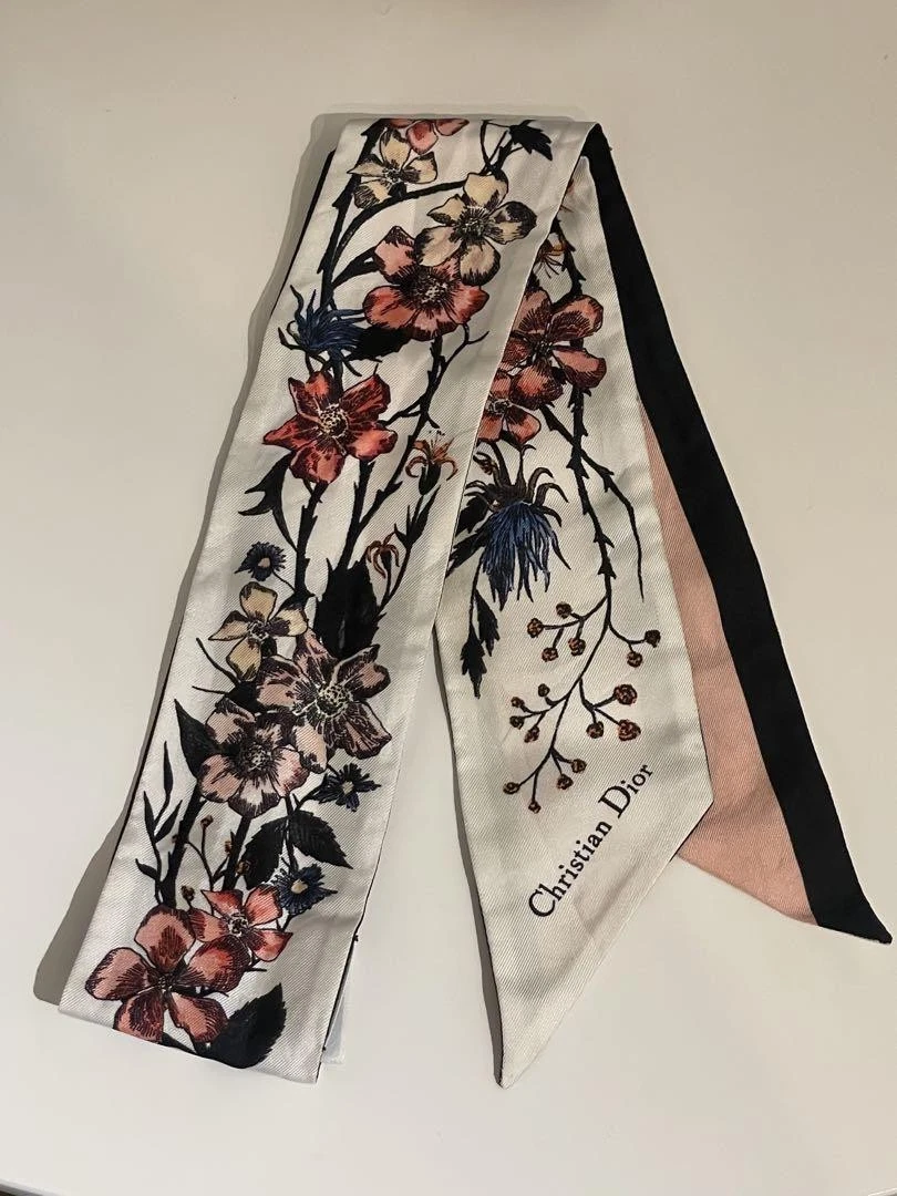 Foulard Dior Mitzah 105cm 41′′ 6cm 2′′ long rectangle soie fleur rose