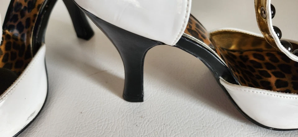 Pin Up Couture Smitten Kitten Heels Shoes Patent Look Black & White Rockabilly - Image 4 of 4