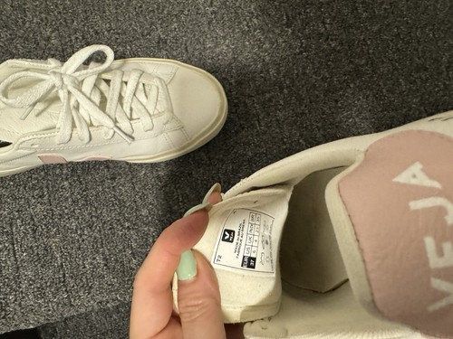 Neu im Karton Adidas Herren Turnschuhe läuft klein - Bild 10 von 13