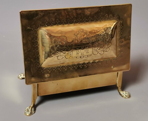 Antigua caja de tabaco de latón, heráldica, patas de pata de león, holandesa - Imagen 10 de 11