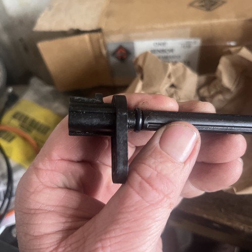 NOS INTERNATIONAL OEM CRANK POSITION SENSOR 1835985C92 - Picture 4 of 7