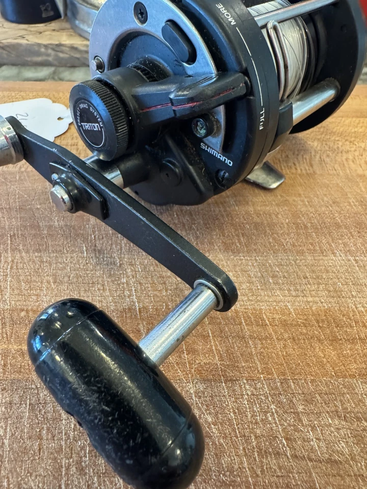 CARRETE DE PESCA SHIMANO TRITON CHARTER SPECIAL TR 2000 PALANCA-ARRASTRE NIVEL-VIENTO Foto 4 de 4