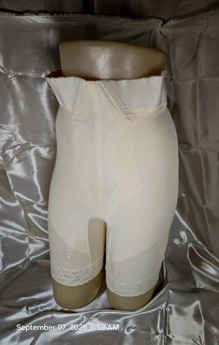 Vintage POIRETTE SLIM-DOWNER girdle support shorts sz 29 6 Garters Cream Color - Picture 2 of 19