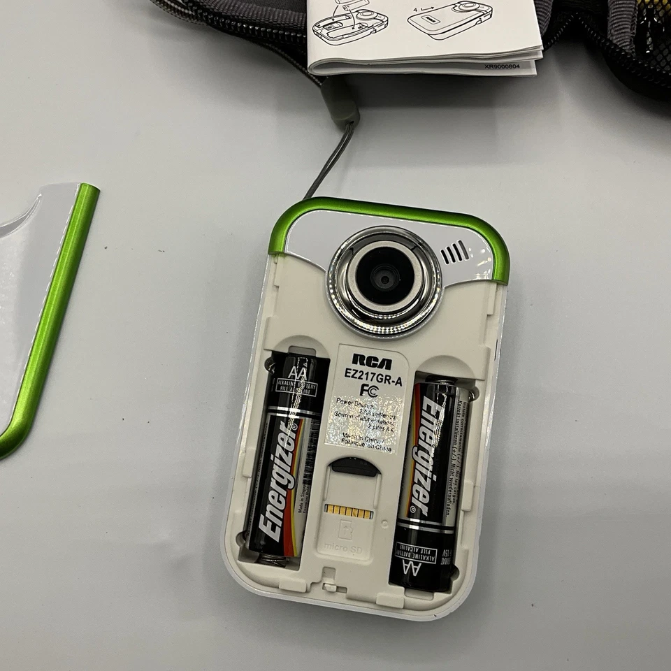 RCA SMALL WONDER EZ215PL-A EZ215 Digital Video Camcorder+2GB MicroSD+Accessories - Image 4 of 4