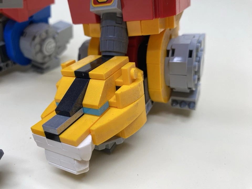 Lego ideas 21311 Voltron Robot chogokin transformer - Photo 2/4