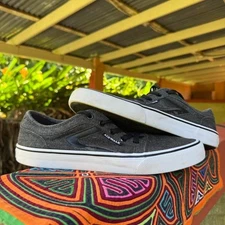 Airwalk dark grey skate sneakers in mens size 10.5 skateboarding shoes