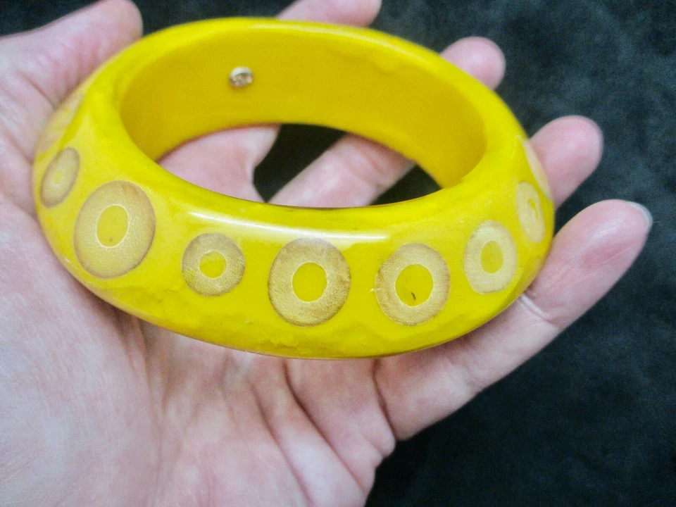 Vintage-SUPER RARE Kenneth J Lane Butterscotch w/Coral Design Bakelite Bracelet - Image 4 of 4