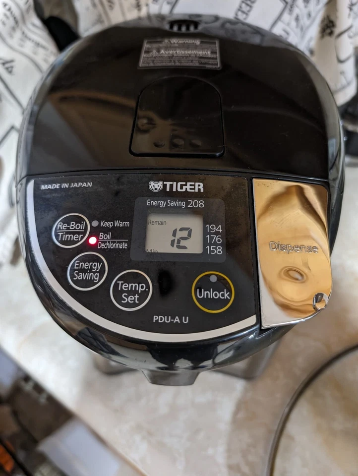 Caldera y calentador de agua caliente eléctrico Tiger PDU-A30U de 3 litros (negro inoxidable) Foto 2 de 4