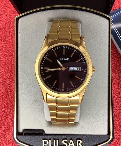 2001 Pulsar by Seiko Gold Tone Round 