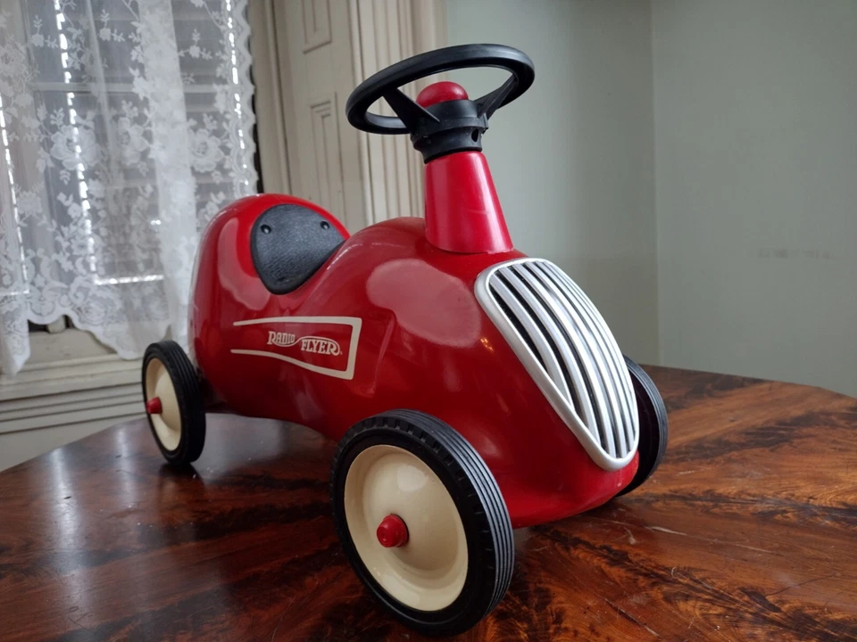 Radio Flyer RETIRADO Vintage Modelo 8 METAL Pequeño Rojo Roadster Juguete Paseo en Coche Foto 4 de 4