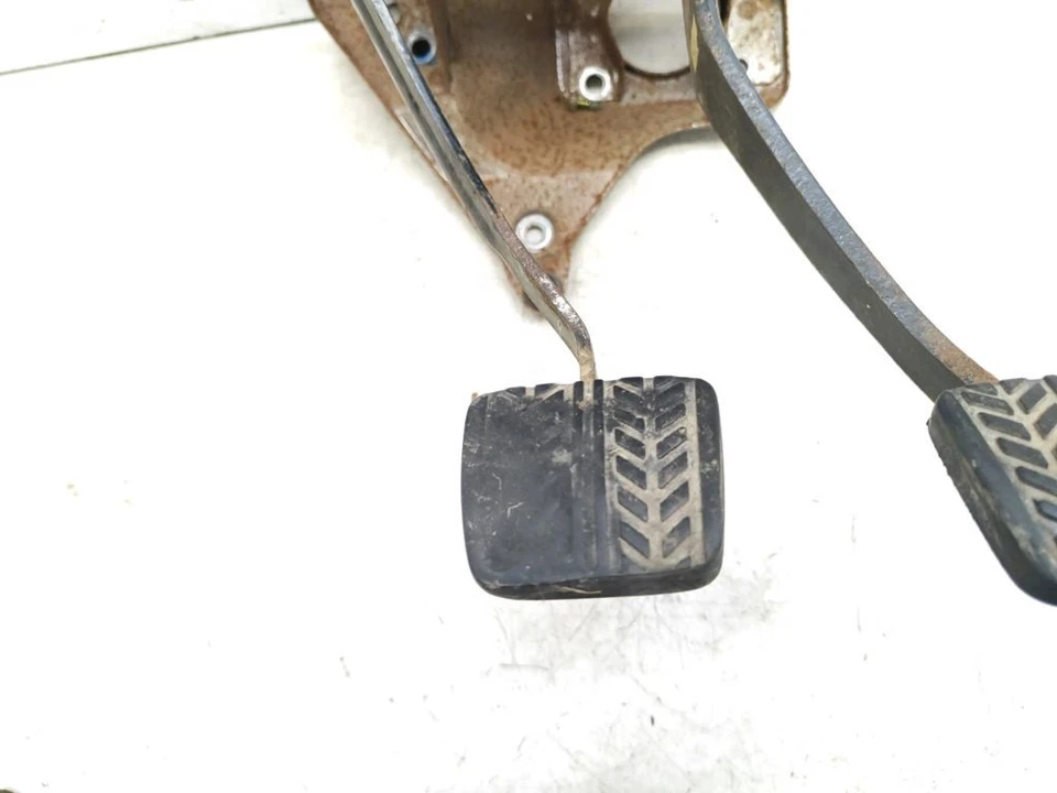 Mazda B Series B2200 Diesel UF 2.2D 48kW 1989 Pedals Set Kit - Image 2 of 4