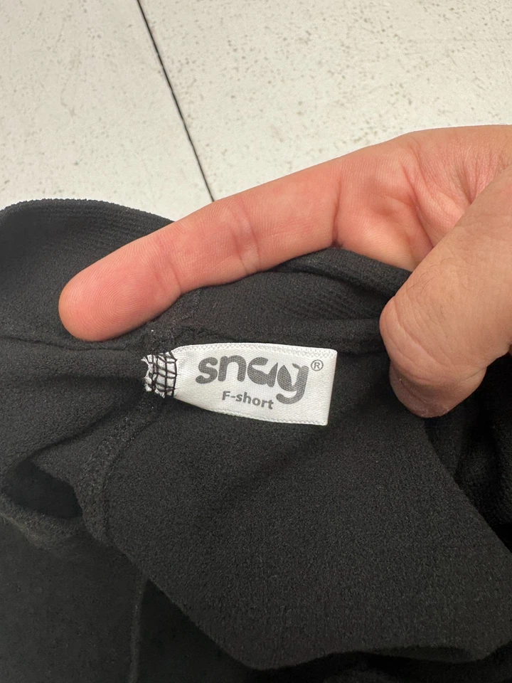 Snag 灰色黑色蝙蝠印花脚弹性腰围紧身衣女式 F 码短款 — 第 2/4 张图片