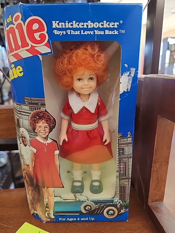 1982 Knickerbocker #3856 The World of Annie 6" Doll & Locket Vintage RARE