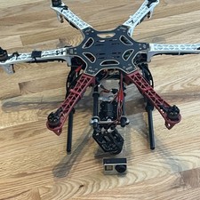 DJI Custom F550 Drone Naza V2, Gimbal, Luci LED, Carrello di atterraggio. Mai volato!