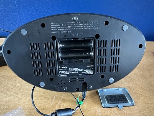 iHome Phone Docking, Alarm, Radio. Model iDL46. Works Great. Good Condition - Picture 6 of 10