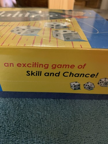 HASBRO YAHTZEE CLASSIC EDITION GAME - Picture 3 of 4